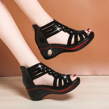 Нови модни сандали на танкетке, дамски летни обувки, елегантни дамски сандали в римски стил с изрезки, дамски сандали в черен цвят в танкетке