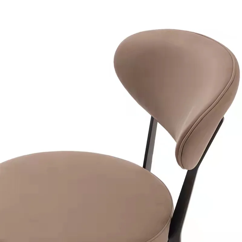 Лесен за хранене на стол от висок клас естествена кожа за италианската хола, удобен е просто домашен стол за дълго сядане