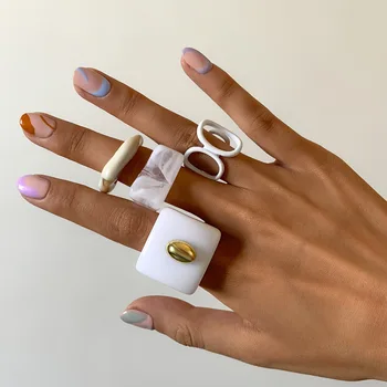 4 бр./компл. Пънк Акрилна смола Бели геометрични квадратен набиране на халки на пръста си ретро Реколта открити пръстени за жени Тенденция 2021 бижута
